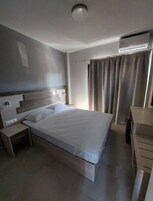 1 quarto, cofres nos quartos, Wi-Fi de cortesia, roupa de cama