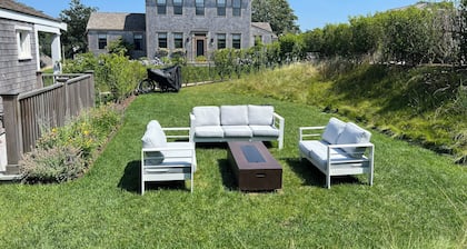 Charming new construction 4br cottage in town