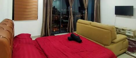 1 bedroom, desk, iron/ironing board, WiFi