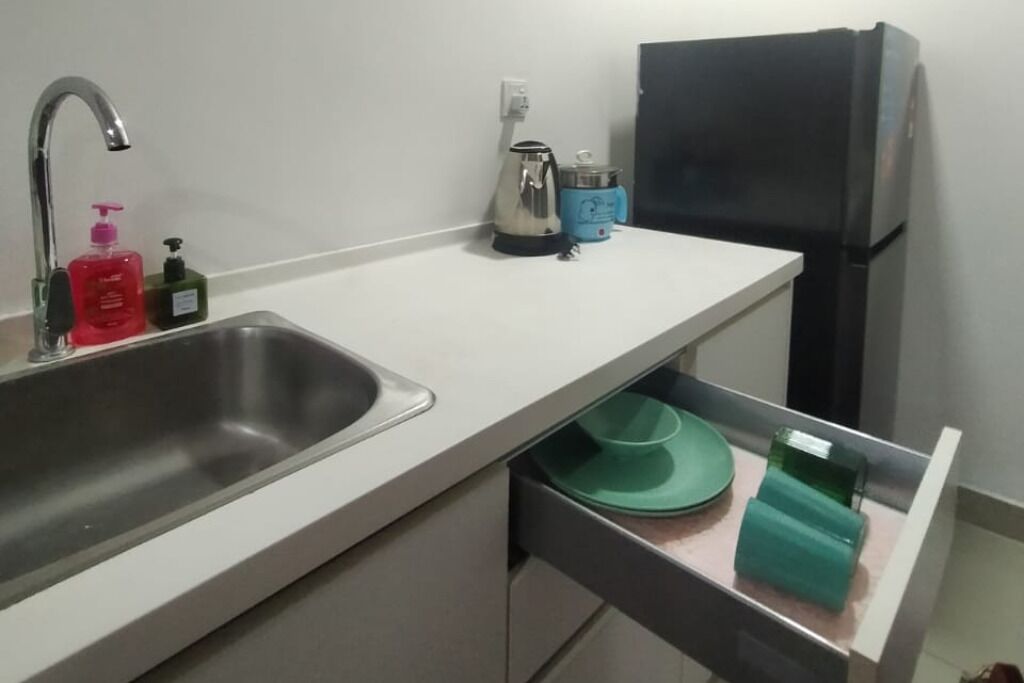 雪櫃、電熱水壺、廚房用具/餐具/器皿