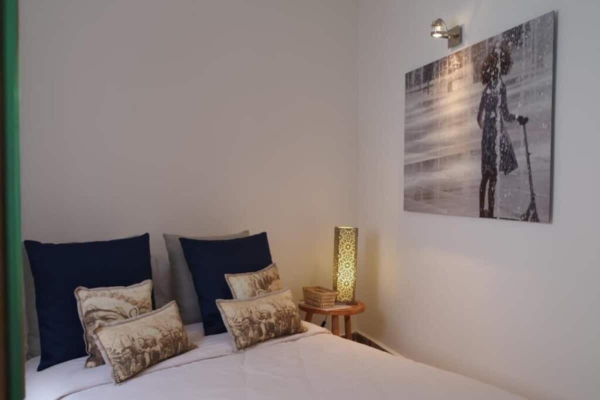 Economy Single Room | 1 bedroom, in-room safe, individually decorated, individually furnished