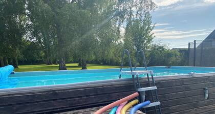 Lovely thatched cottage with pool, just 10 minutes from the glamour of Deauville