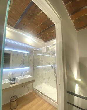 Bathroom - MILUAR - Vanvitelli (Naples)