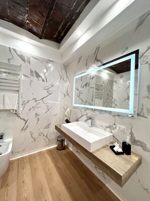 Luxury Room | Bilik Mandi | Tab mandi berpancutan, hulu semburan mandi hujan, pengering rambut 