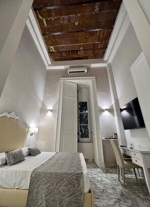 Exclusive Room | Cadar Frette Itali, peralatan tempat tidur premium, gebar bulu kapas 