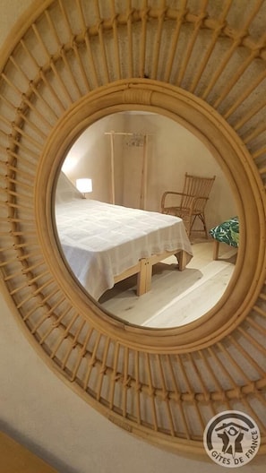 7 habitaciones, tabla de planchar con plancha y cuna de viaje 