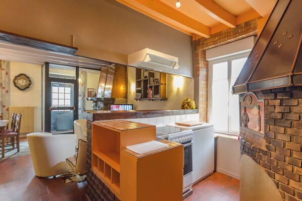 Microwave, dishwasher, highchair