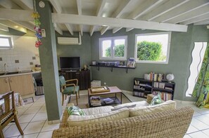 TV - Au Chant du Coq - SAINT LYE - HAMEAU DE GRANGE L'EVEQUE (SAINT LYE)