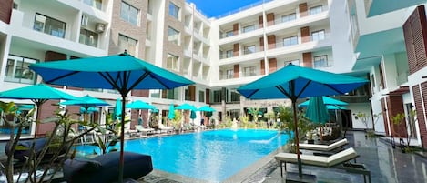 Outdoor pool, a heated pool