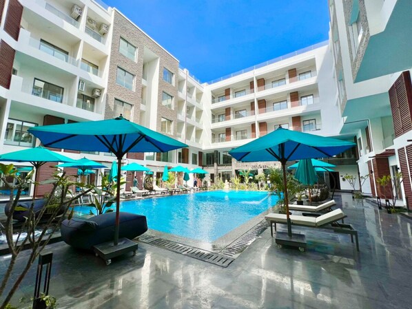 Outdoor pool, a heated pool