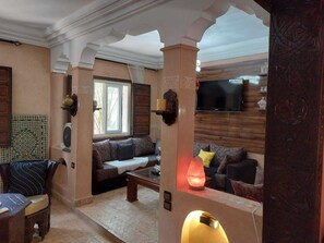 Smart-TV, Kamin, Drucker