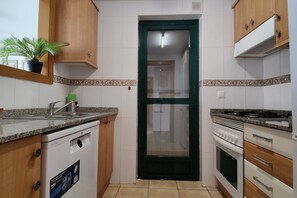 Micro-ondes, four, plaque de cuisson, lave-vaisselle