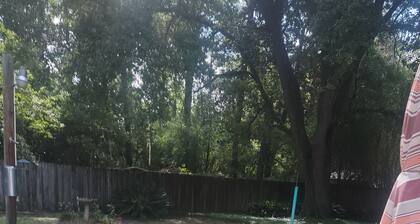 Historical District Valdosta
2 blocks from VSU and 1 mile from SGMC