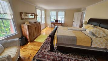 11 bedrooms, desk, iron/ironing board, bed sheets