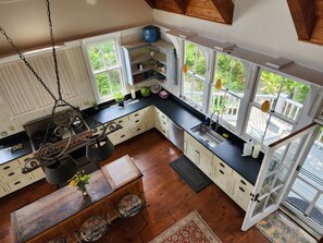 Oven, stovetop, dishwasher, coffee/tea maker