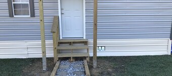 Family friendly, quiet neighborhood, 7 minutes from town. 20 minutes from Casino