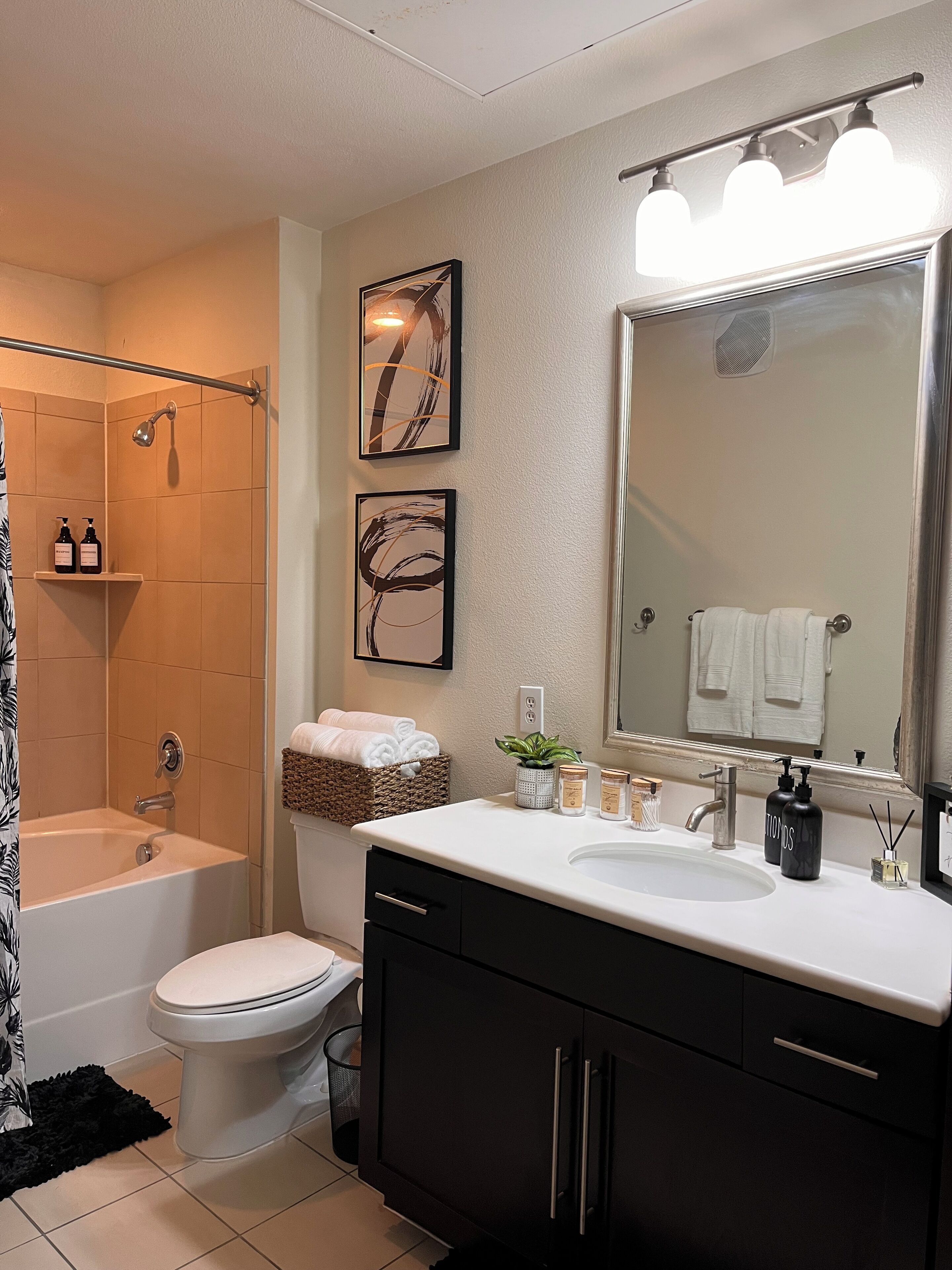 Luxurious Retro Getaway 10 Minute drive to NRG Stadium
