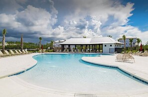 Pool - Cozy Beach House just a short walk away from beach (orange beach)