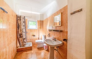 Bathtub, hair dryer