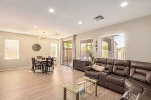 Smart TV - Resort Lifestyle in Casa Grande  (Casa Grande)