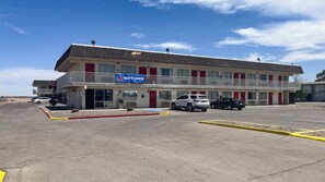 Front of property - Motel 6 – Pecos, TX (Pecos)