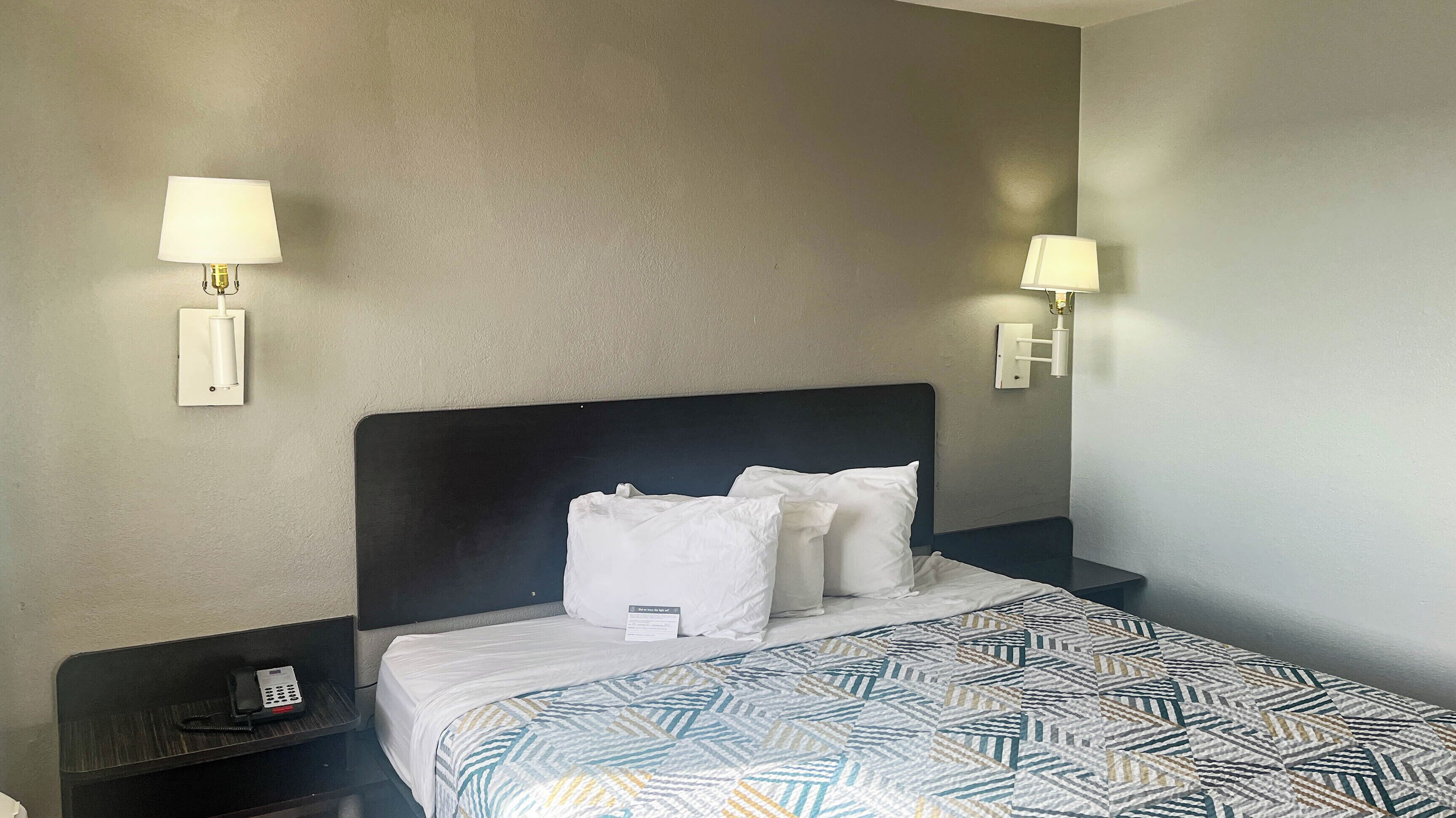 Hypo-allergenic bedding, desk, iron/ironing board, free WiFi