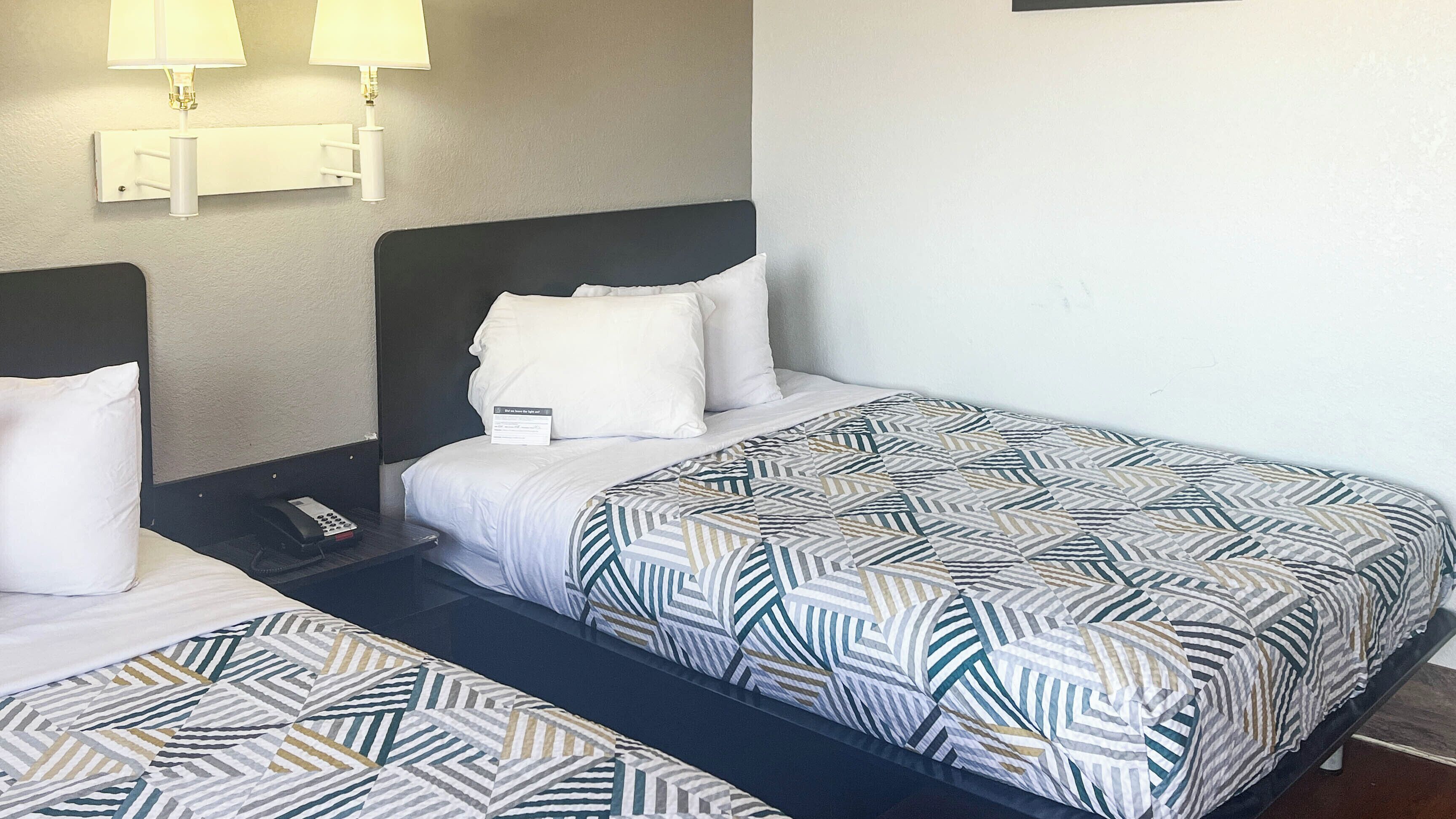 Hypo-allergenic bedding, desk, iron/ironing board, free WiFi