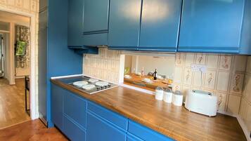 Fridge, oven, electric kettle, toaster