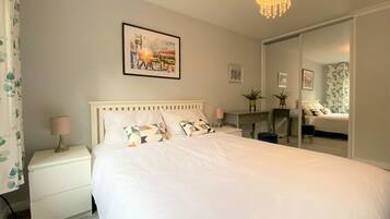 3 bedrooms, desk, iron/ironing board, WiFi