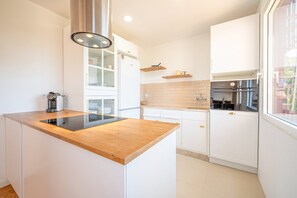 Fridge, oven, stovetop, dishwasher - Retro design in Olivais (Lisbon)