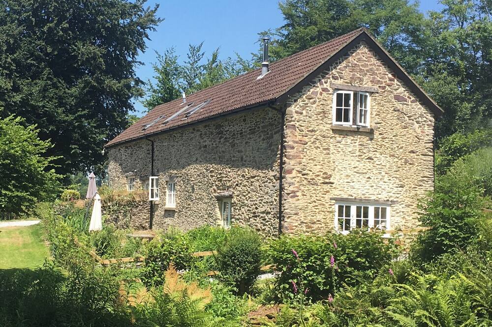 Toads Breech, Dulverton, Characterful, Pet-friendly Cottage Surrounded by Nature