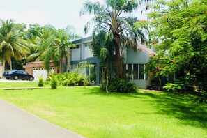 المنطقة المحيطة بالمنشأة