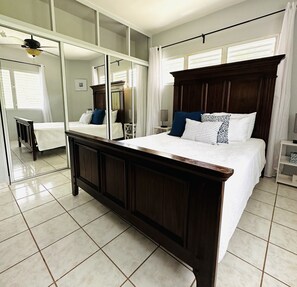 3 عدّة غرف نوم ومكتب ومكواة/لوح كي وسرير سفر