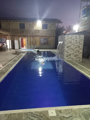15 piscine coperte, 15 piscine all'aperto