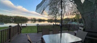 Sunset Shores #4- Fishing : Lakefront Living: Your Summer Fishing Getaway Awaits!
