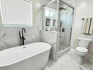 Towels, soap, toilet paper - Beautiful quiet luxurious home with an amazing Desert view. (California City)