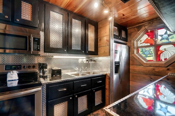 Fridge, microwave, oven, stovetop