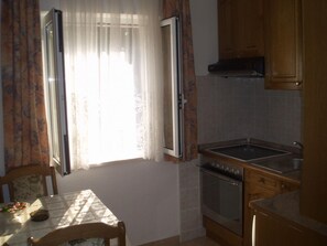 Apartamento, para fumantes | 2 quartos