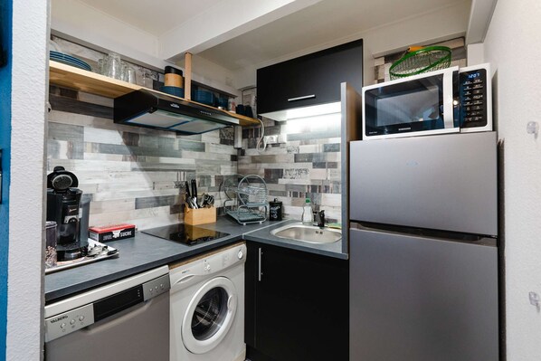 Fridge, microwave, oven, dishwasher