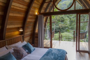 Deluxe Cabin | Laptop workspace, free WiFi, bed sheets - Sacha Urco Lodge Nature Hideaway Cabins (Mindo)
