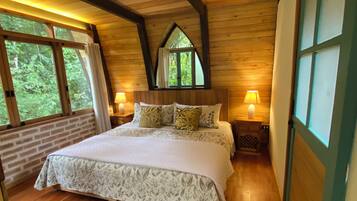 Luxury-Ferienhütte, 2 Schlafzimmer, Nichtraucher, Bergblick | 1 Schlafzimmer, laptopgeeigneter Arbeitsplatz, kostenloses WLAN