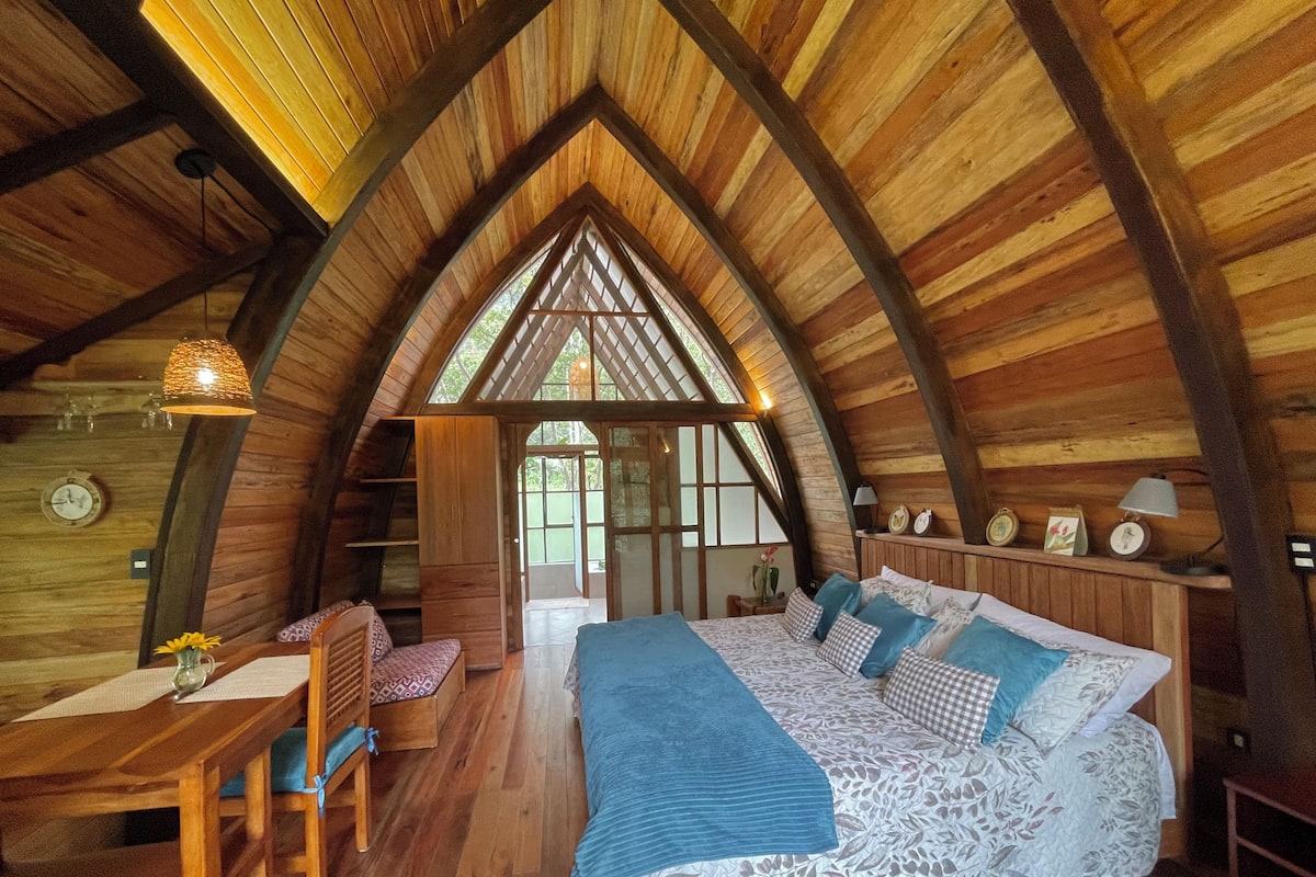 Deluxe Cabin | 1 bedroom, laptop workspace, free WiFi, bed sheets