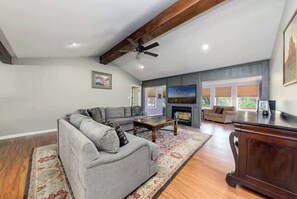 Smart TV, fireplace, foosball, printers - Salted Rim | Game Room • Ruidoso Views • Sleeps 10 (Ruidoso)