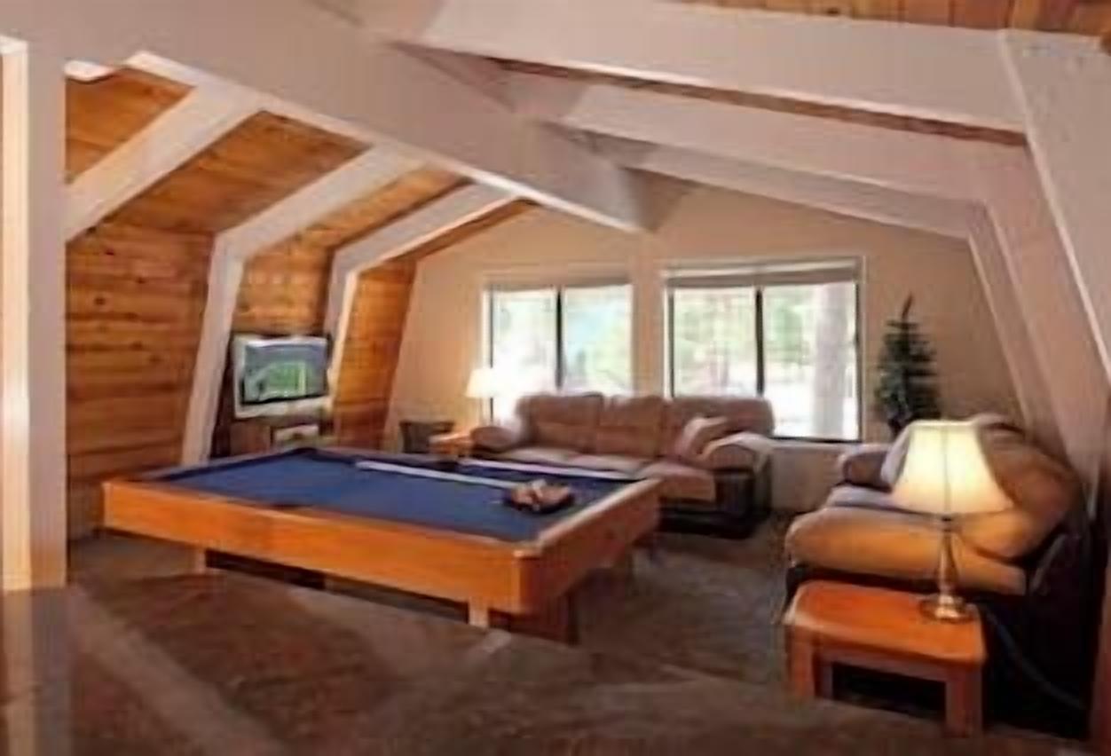 Dog-Friendly Tahoe Home w/ Pool Table & Hot Tub