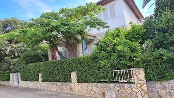 House, Smoking | 4 bedrooms