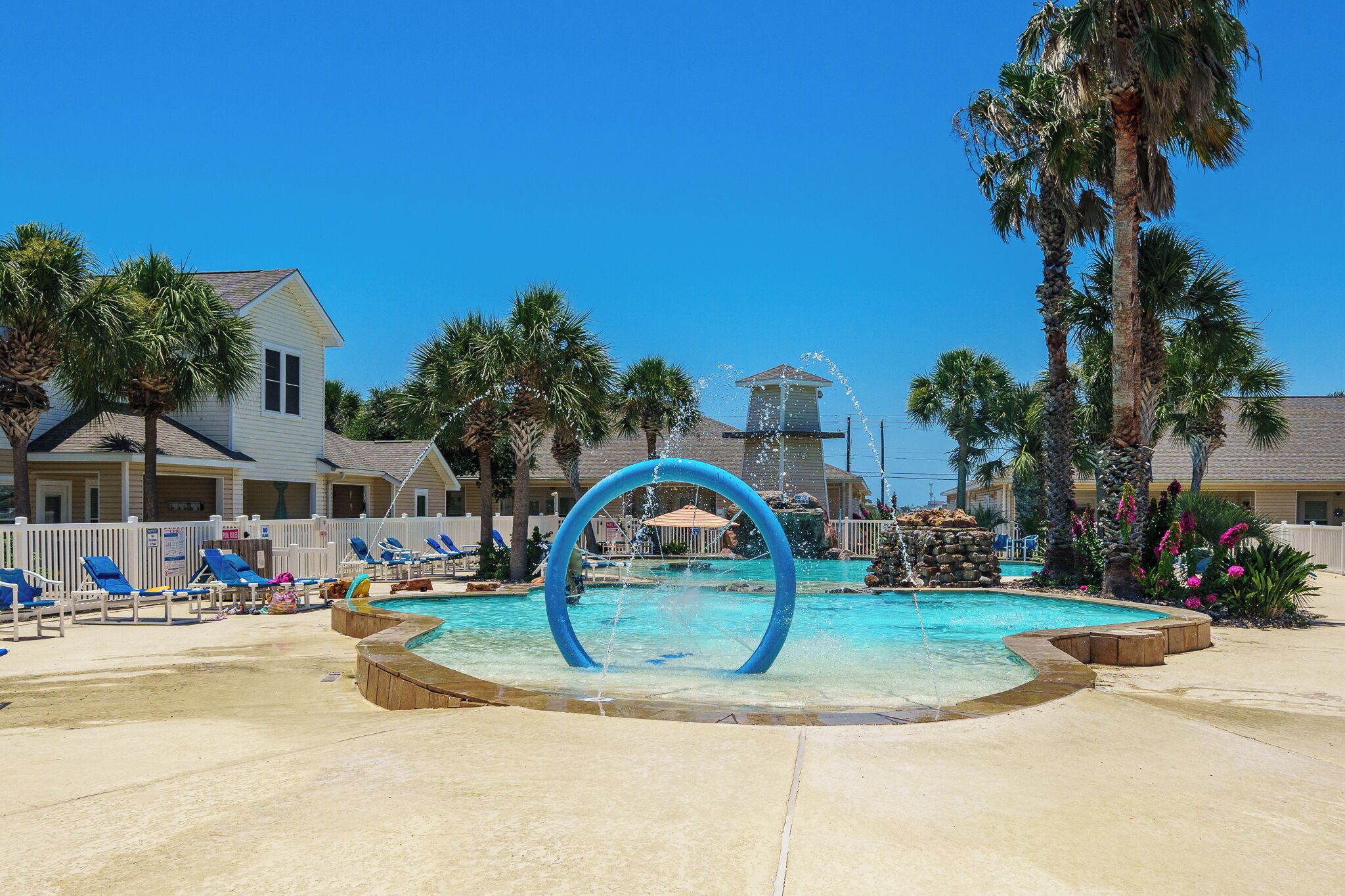 Alberca al aire libre y alberca climatizada