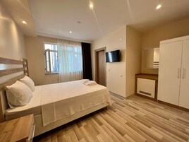 舒适双人房, 1 张大床, 吸烟房, 海景 | 办公桌、笔记本电脑工作区、免费 WiFi、床单