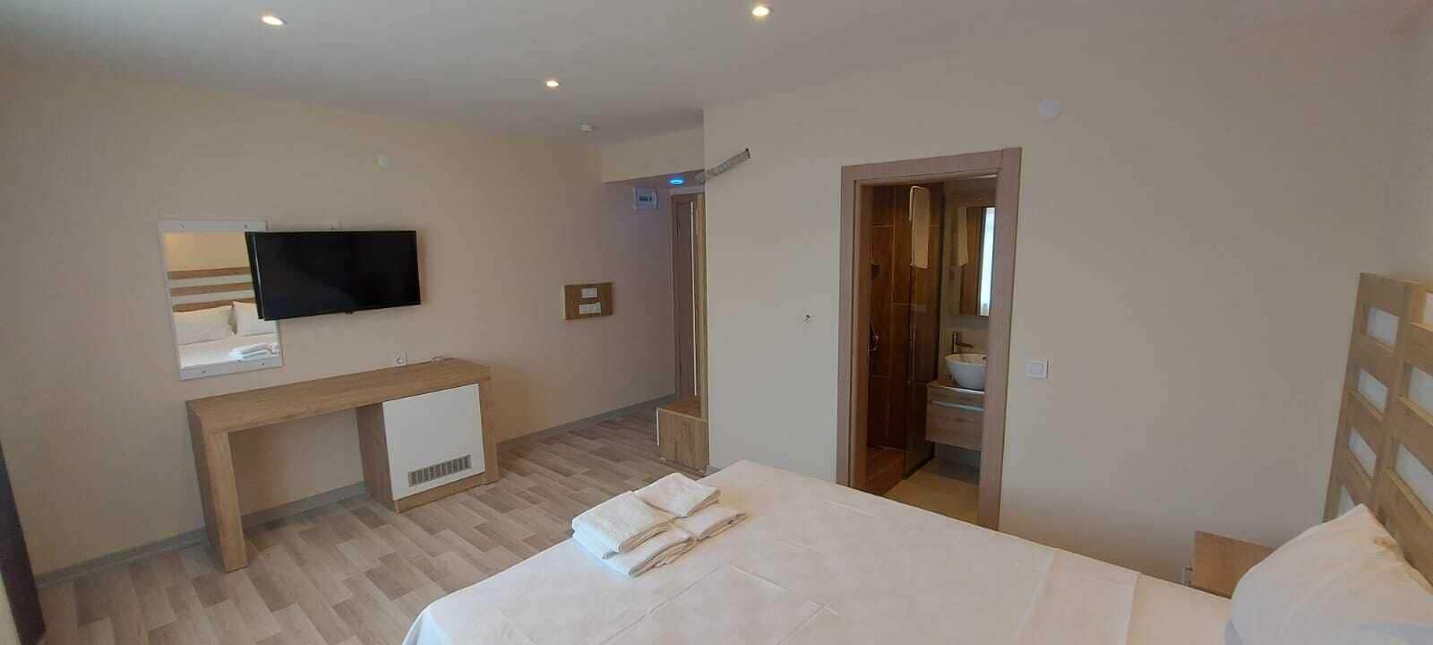 Desk, laptop workspace, free WiFi, bed sheets