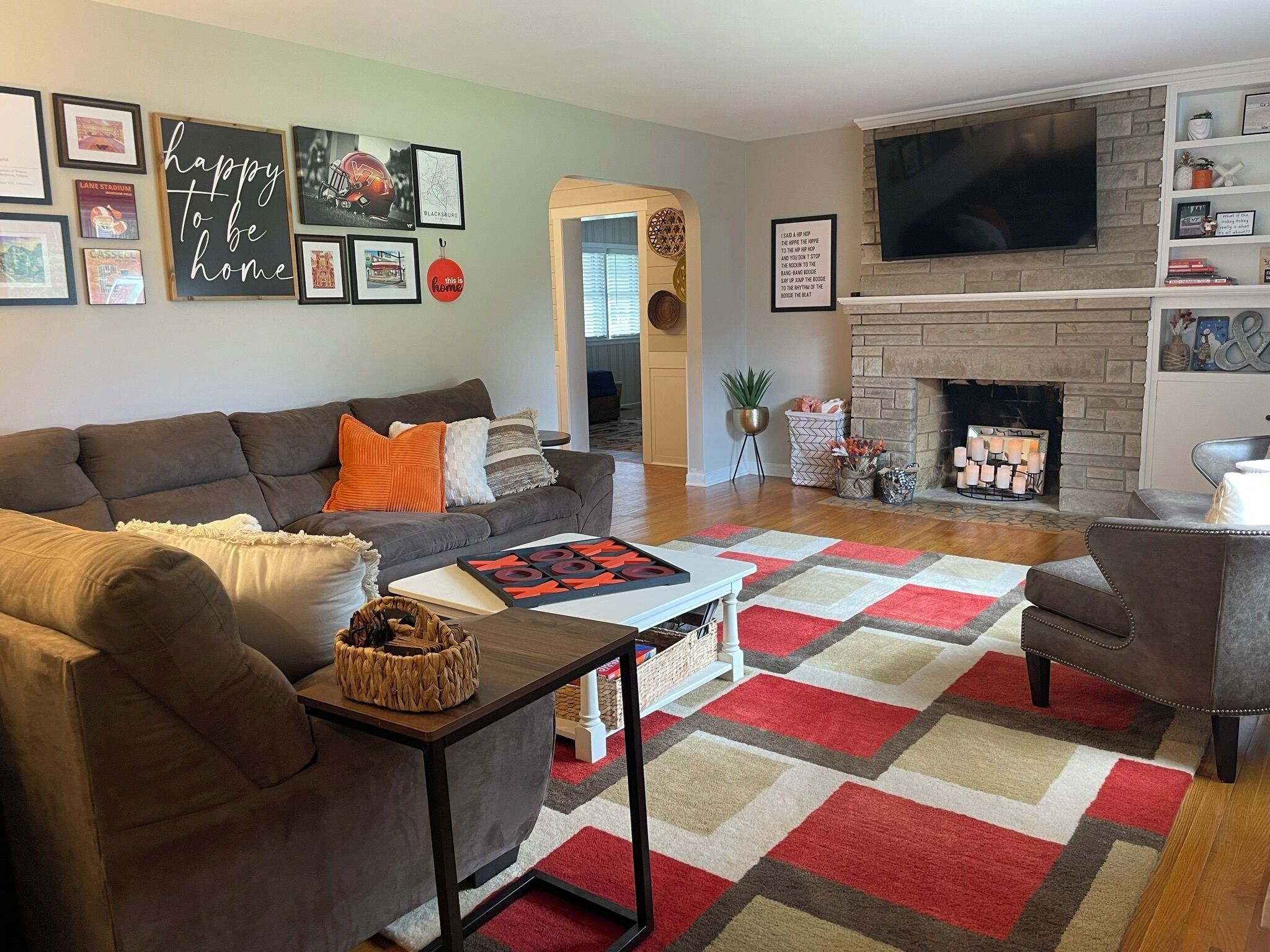 HOKIE TAILGATE HEAVEN - Walking distance to stadium, campus, and downtown