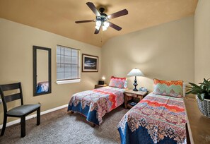 2 chambres, bureau, fer et planche à repasser, Wi-Fi gratuit